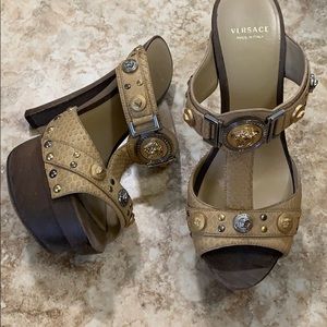 💯 Authentic Versace shoes